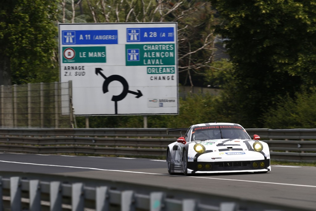 Porsche_Team_Manthey_911_RSR_testing_at_Le_Mans