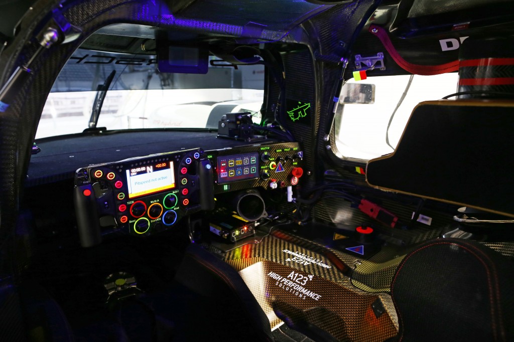 Cockpit und Lenkrad Porsche 919 Hybrid
